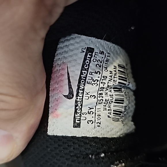 Kids nike size 3.5 cleats - Picture 5 of 6